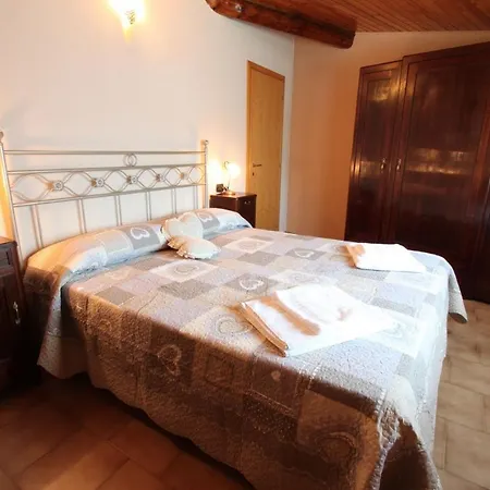 Lake View Attic Apartment *